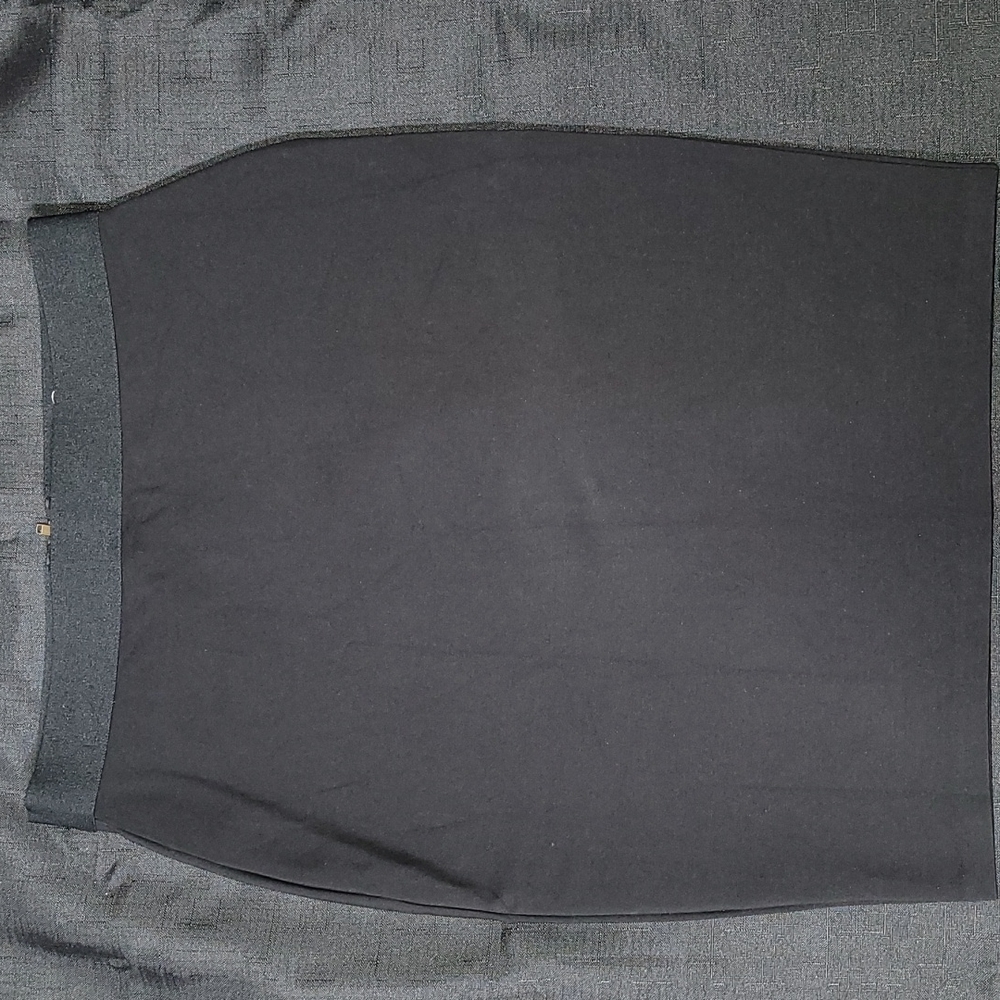 Maison Jules black pencil skirt 20"